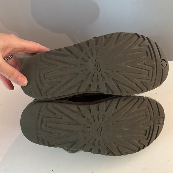 UGG Classic Sheepskin Boots in Grey - Women’s size 5 USA. 10 inches across sole - Picture 10 of 10